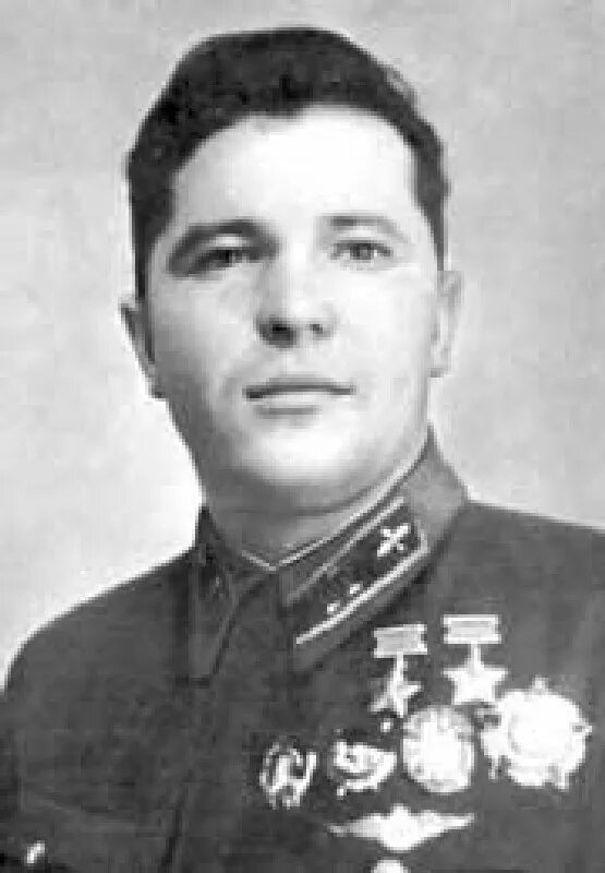 Кравченко летчик дважды герой советского союза. Кравченко летчик дважды герой советского союза. Кравченко. Кравченко г п герой советского союза. Кравченко г п герой советского союза.