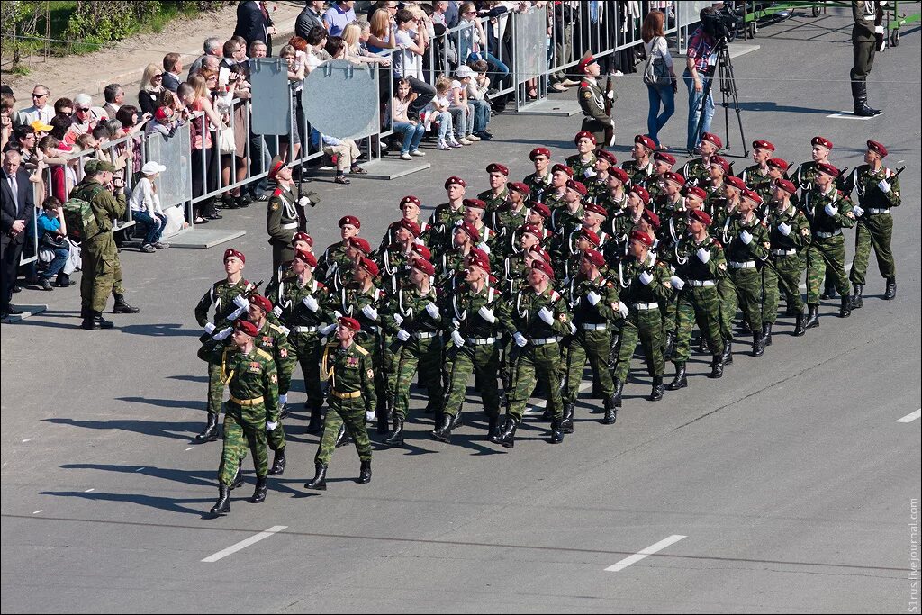 Нижний новгород какой военный. Войсковая часть 3671 Богородск. Шумиловская бригада 3671. Воинская часть 7408 Нижний Новгород. Парад Победы 2004.