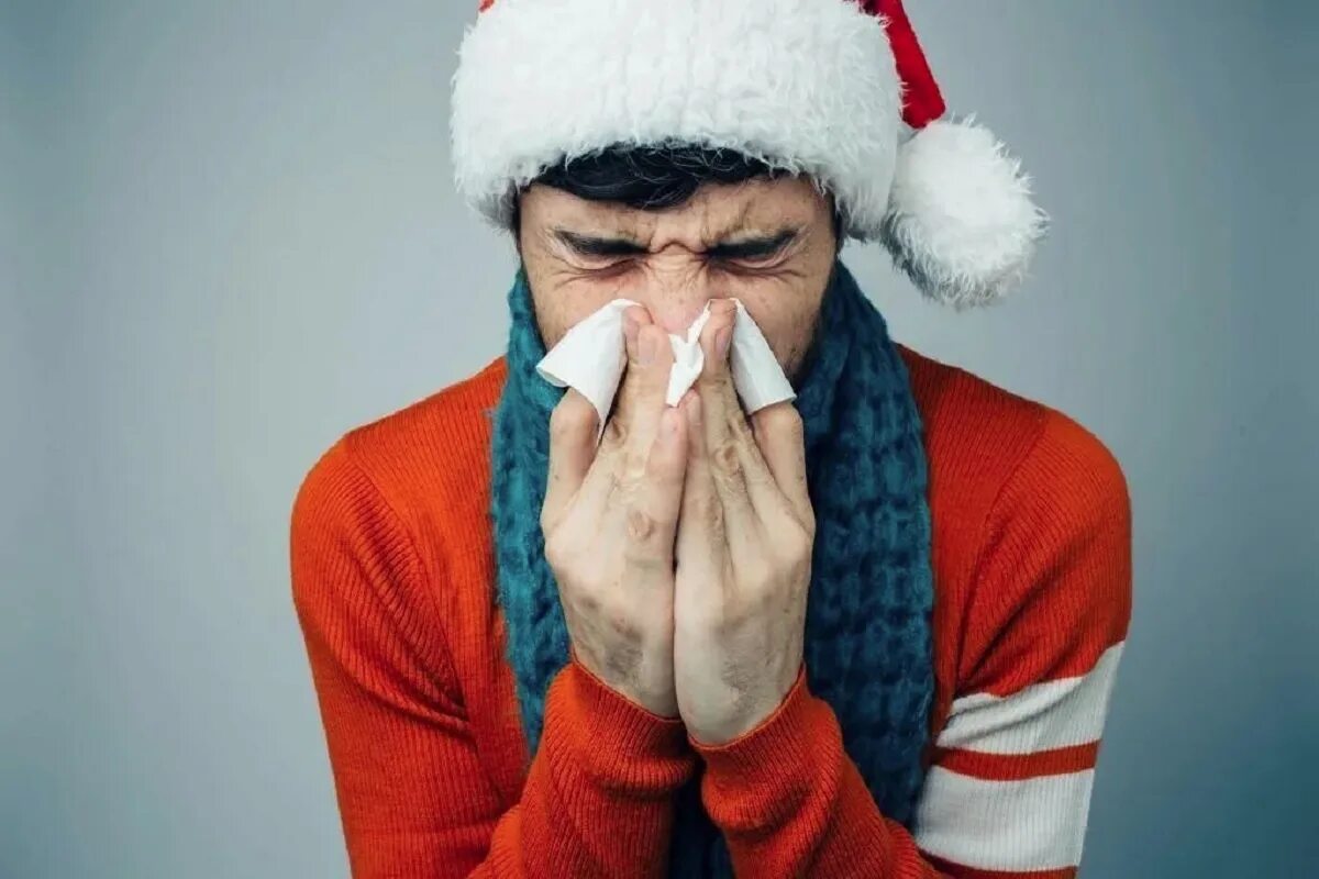 Простуда в новый год. Дед Мороз простудился. ОРВИ новый год. Common cold