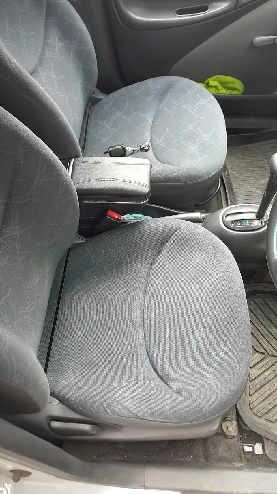 Подлокотник тойота ярис. Подлокотник toyota vitz scp10. Подлокотник toyota vitz ksp130. Подлокотник toyota vitz ksp130. Подлокотник на тойота ярис 2006.