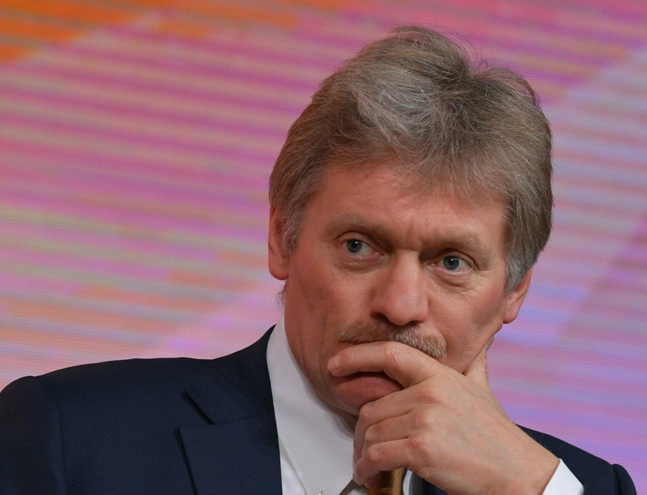 Песков разрешил. Усатый песков. Песков разрешил. Песков в пальто. Песков разрешил.