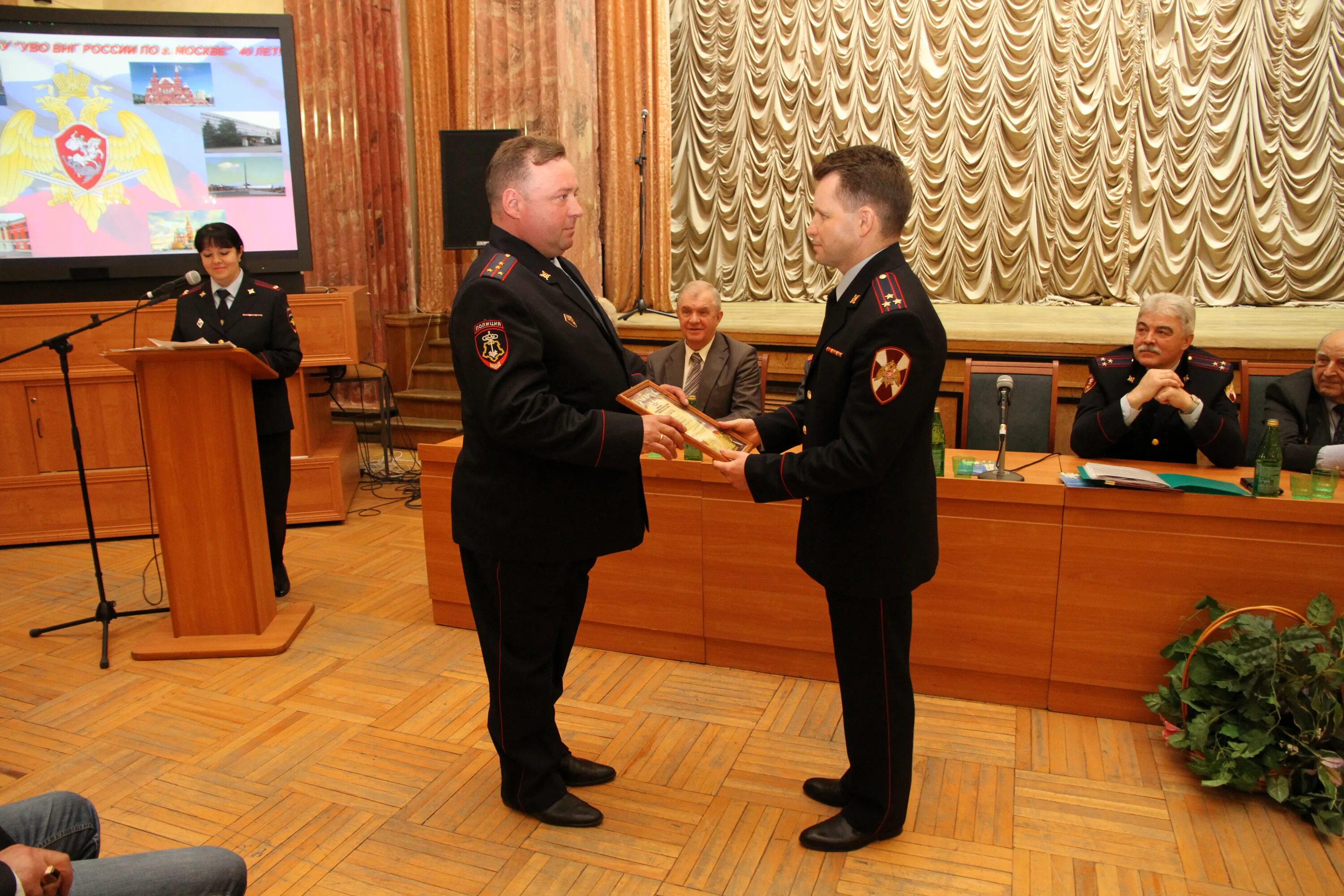 Уво внг телефон. 4 Полк полиции ФГКУ УВО ВНГ России. 2 Полк полиции ФГКУ УВО ВНГ России по г Москве. 5 Полк полиции ФГКУ УВО ВНГ России по городу Москве. ФГКУ УВО ВНГ полицейский Хамовники.