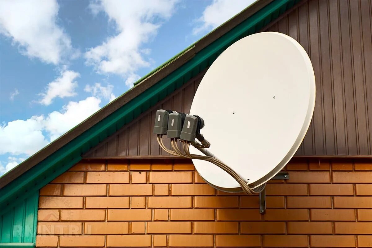 Спутниковая антенна. Спутниковая тарелка. Телевизионная спутниковая антенна. Спутниковая тарелка на доме. Ремонт тарелки
