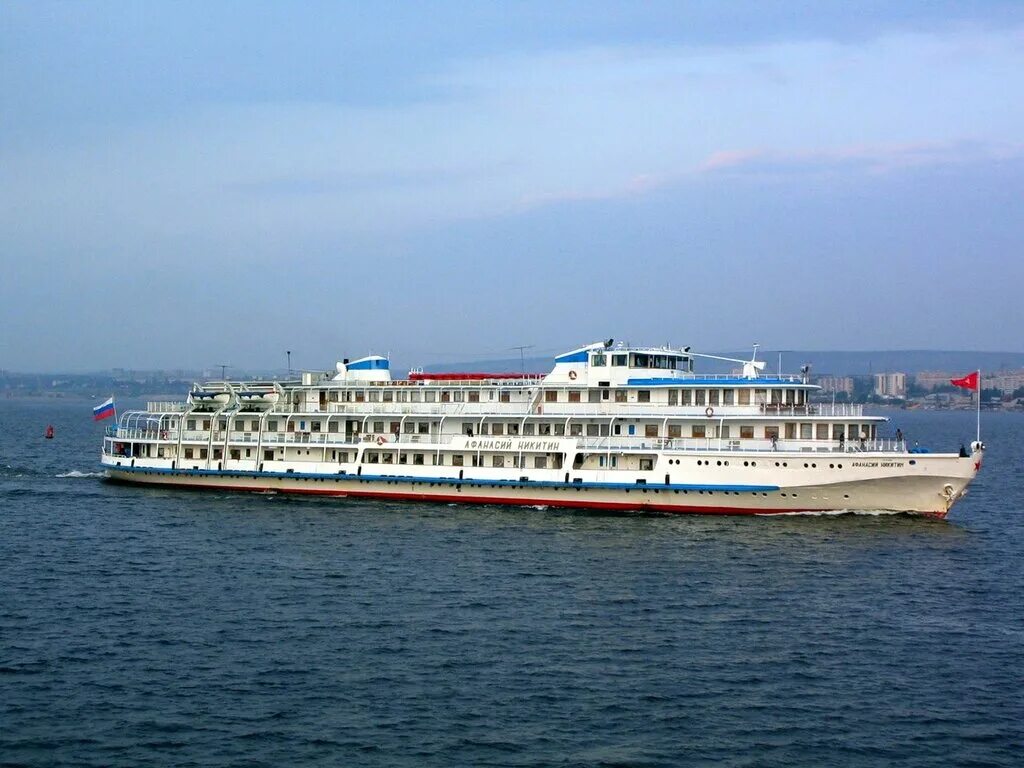 Теплоход октябрьская революция. Речной теплоход октябрьская революция. Теплоход октябрьская революция. Теплоход гоголь пермь казань. Круиз теплоход октябрьская революция.
