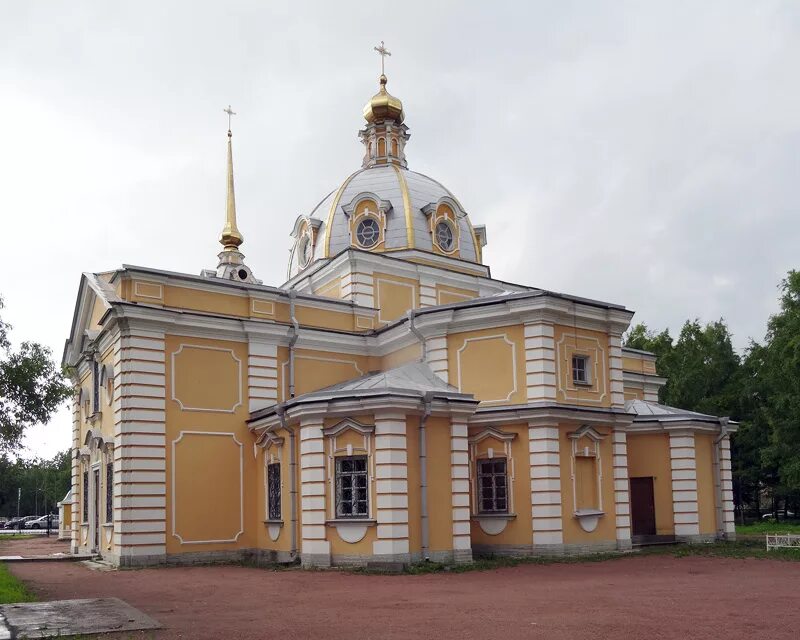 Красное село недвижимость. Красносельский гарнизонный Свято-Троицкий храм. Свято Троицкая Церковь в Красном селе. Красное село Санкт-Петербург Троицкая Церковь.