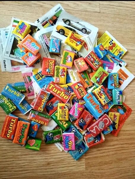 жвачка дирол клубничная поляна. жевательная резинка dirol white клубника 13,6 гр, шт. жев резинка орбит клубника/банан. 6. жевательная резинка love is яблоко-лимон, 4.