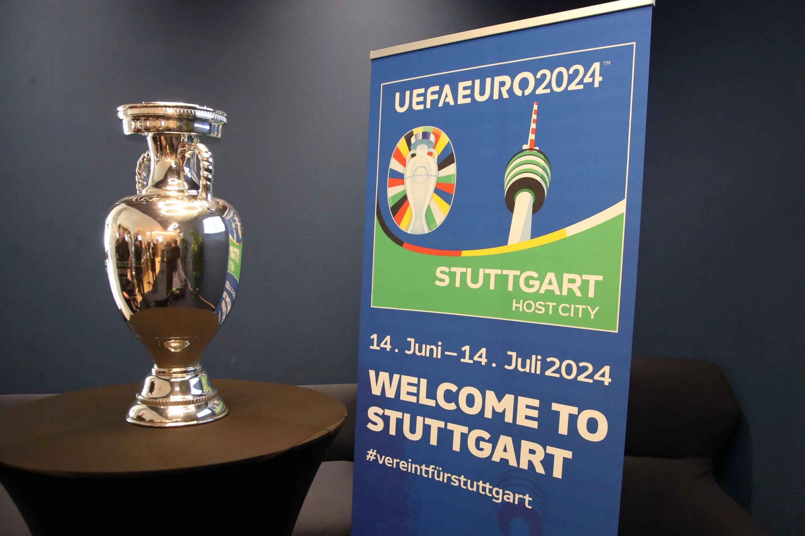 Квалификация че. Чемпионат Европы 2024. Эмблема евро 2024. Логотип чемпионата Европы 2024. Кубок евро 2024 по футболу.