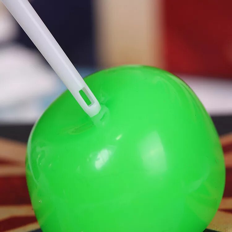 Как надувать шары с трубочкой. Bubble Ball мяч жвачка. Силиконовый надувной шарик. Трубочки с шариками. Надувной шарик с трубочкой.