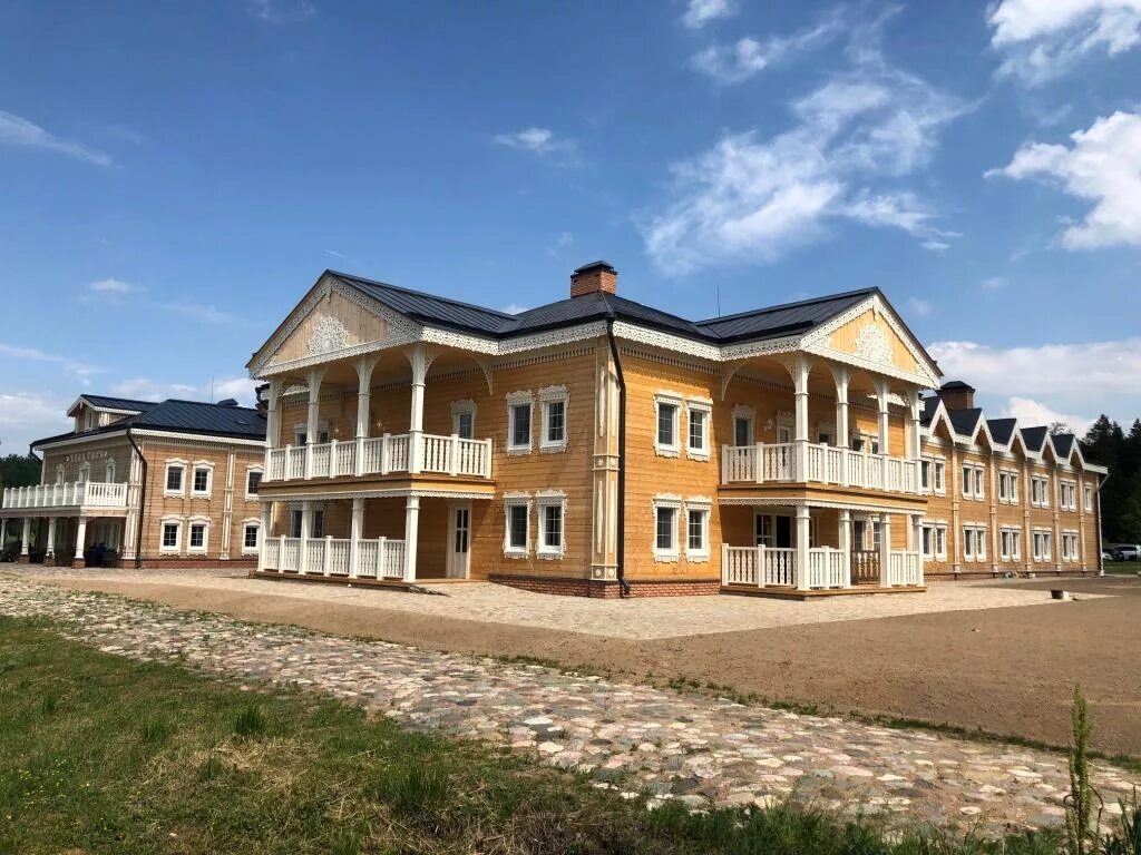 Галерея слобода. Гостиница Ямская Завидово. Ямская Слобода Завидово домики. Ямская Слобода Завидово кемпинг. Завидово трактир Ямской