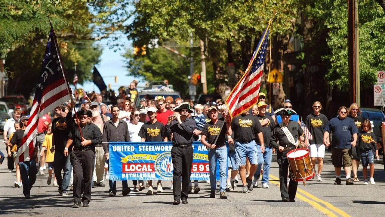 Made may day. Лейбор дей в США. Праздник весны и труда в США. День труда праздник в США. Празднование 1 мая в США.