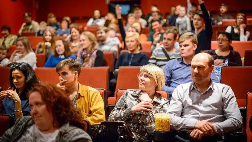 Приобретение у дистрибьютеров прав показа кинофильмов. Места в кинотеатре.