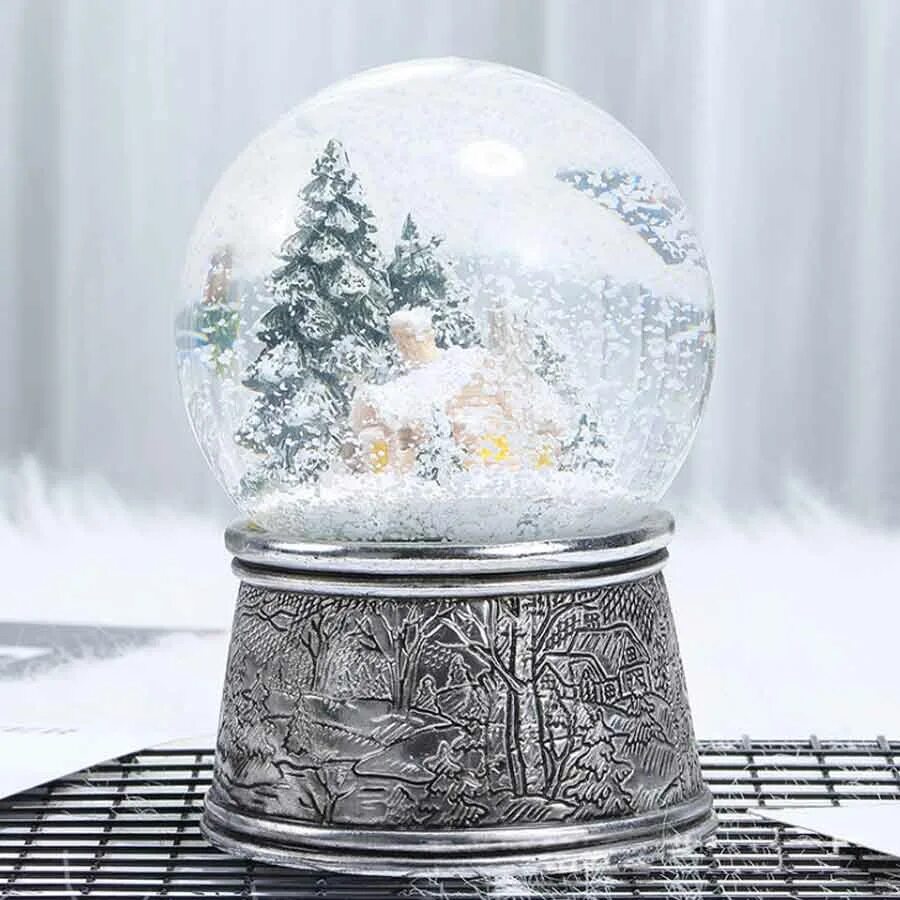 Шар падающий снег. Снежный шар. Стеклянные шары со снегом. Новогодний стеклянный шар со снегом. Стеклянный зимний шар.