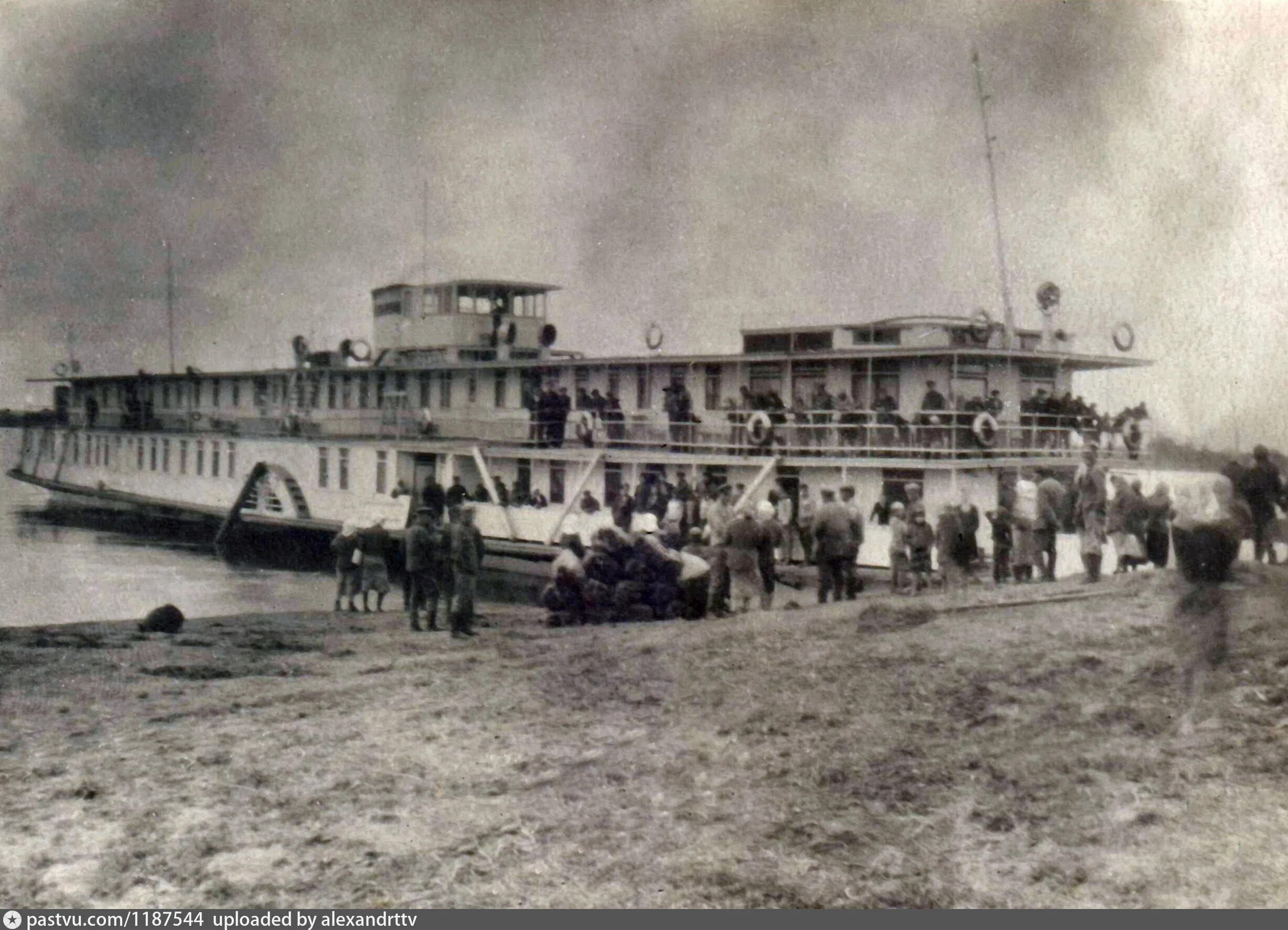 Пароход Совнарком Новосибирск. Пароход Омск 1921. Пароход Лена 1904.