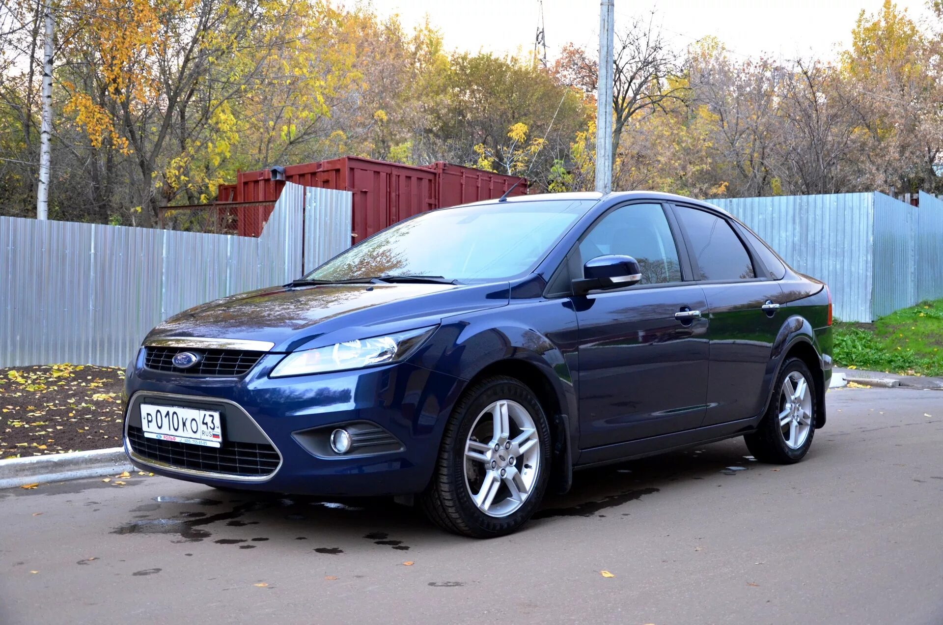 Фокус 2010 купить. Ford Focus 2010 1.8. Ford Focus 2010 хэтчбек. Форд фокус хэтчбек 2010 года. Форд фокус 2010 баклажан.