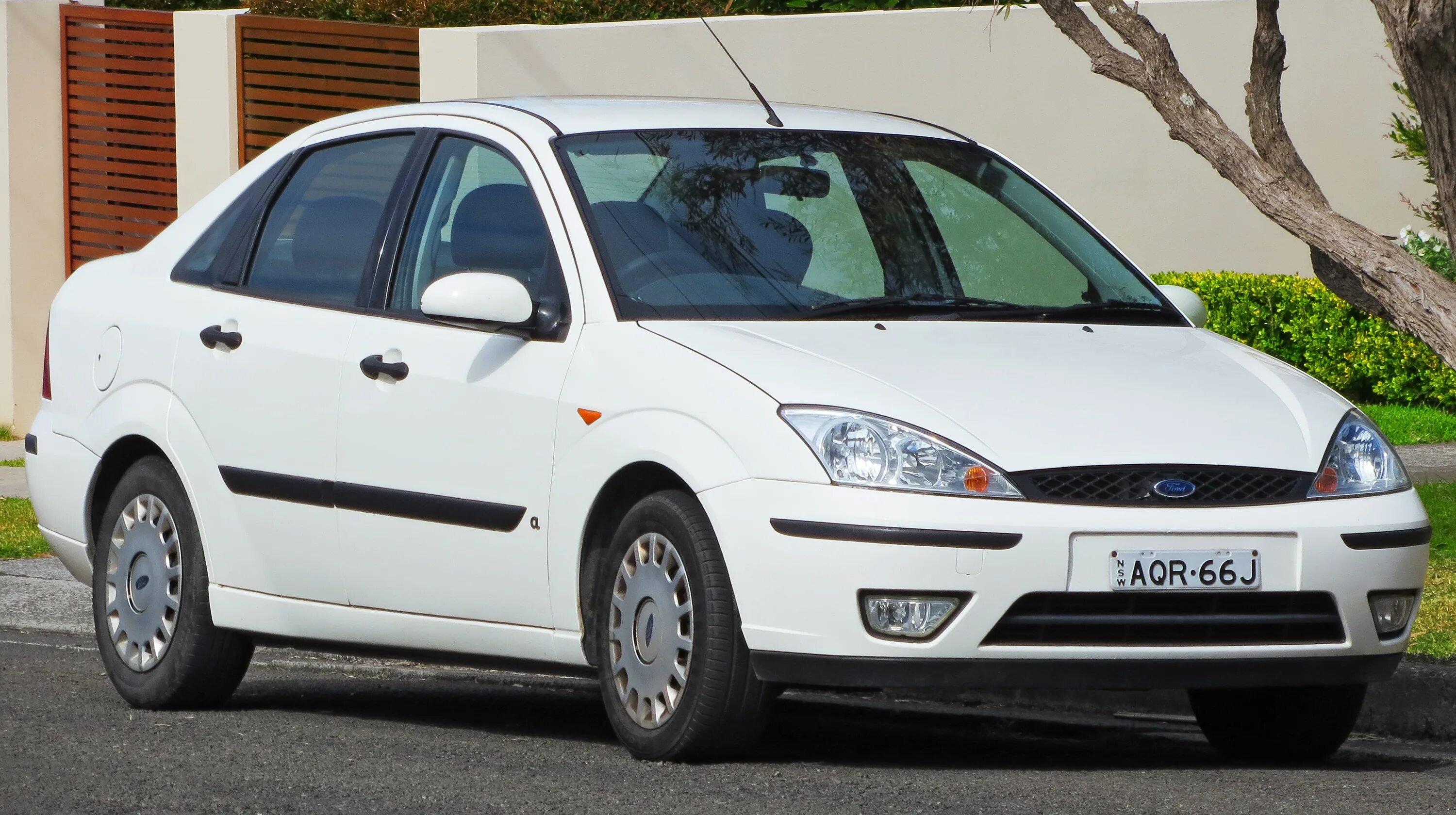 Ford focus 1998 седан. Форд фокус 1 поколения хэтчбек. Форд фокус 1 поколения рестайлинг. Форд фокус 2004 1 поколение. Ford focus 1 седан.