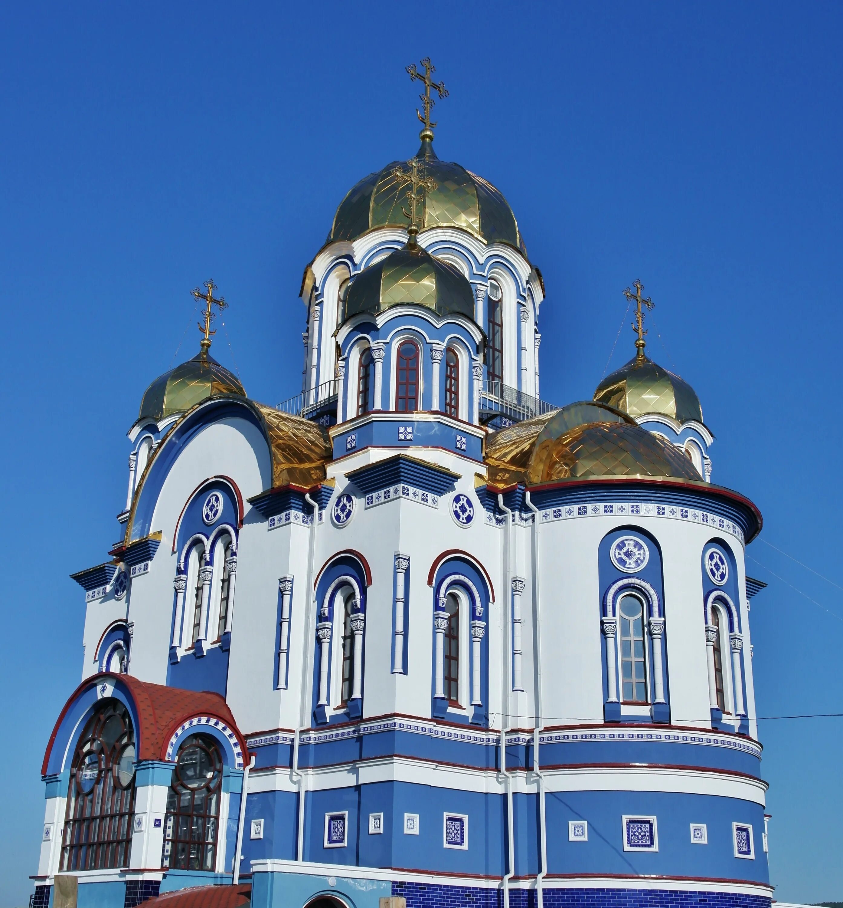 Приход казанской. Церковь Казанской иконы Божией матери, Кемерово. Храм Казанской иконы Божией матери Владивосток. Храм Казанской иконы Божией матери Пермь.