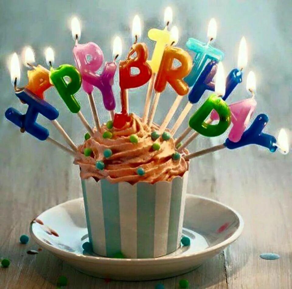 Оригинальный день картинки. С днем рождения. Тортик со свечками. Свечки на день рождения. Свеча в торт "с днем рождения".