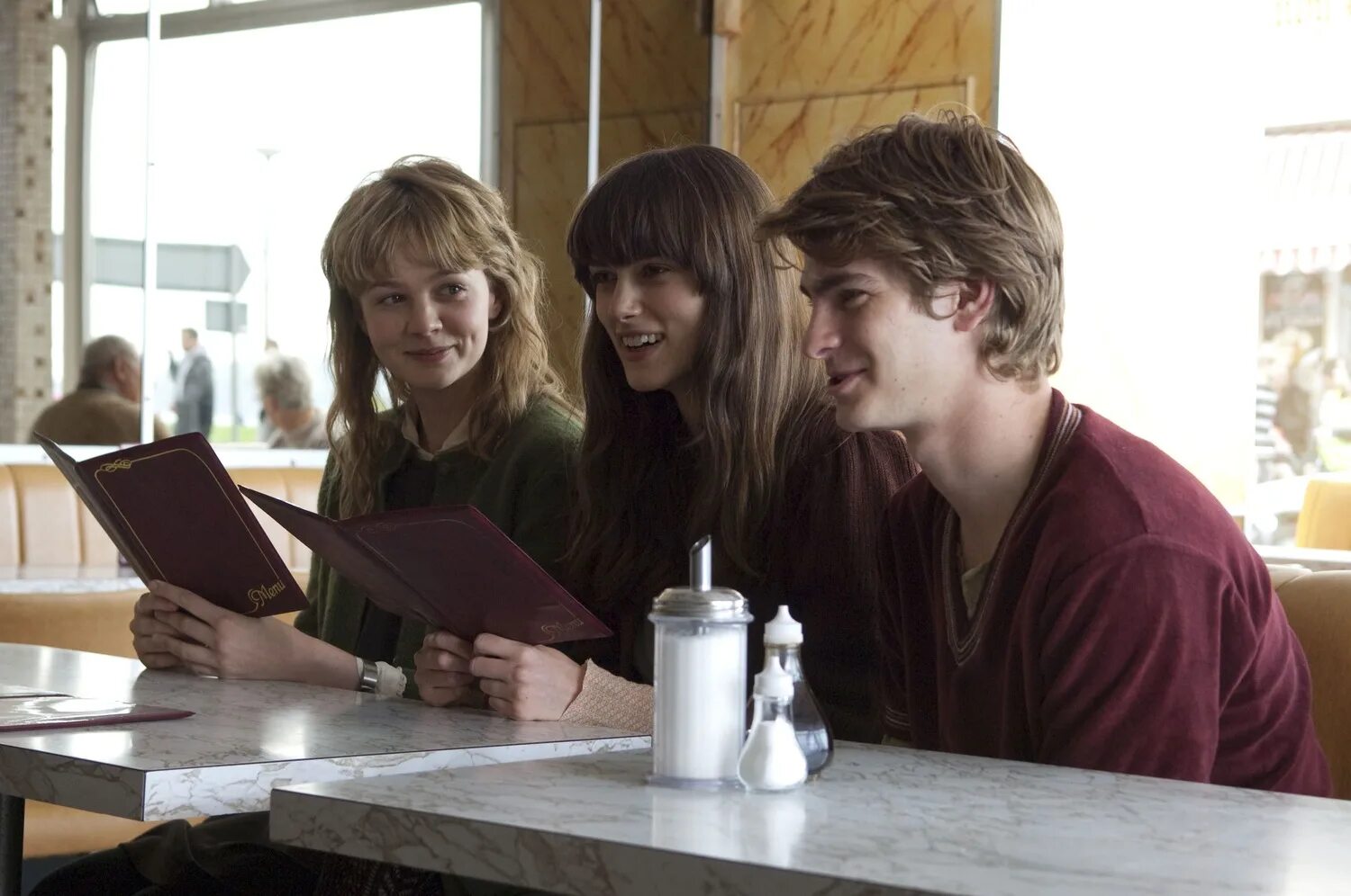 я – четвертый (2011). алекс петтифер я четвертый. кадзуо исигуро не отпускай меня фильм. чарли роу не отпускай меня. кайл кэтлетт 2023.