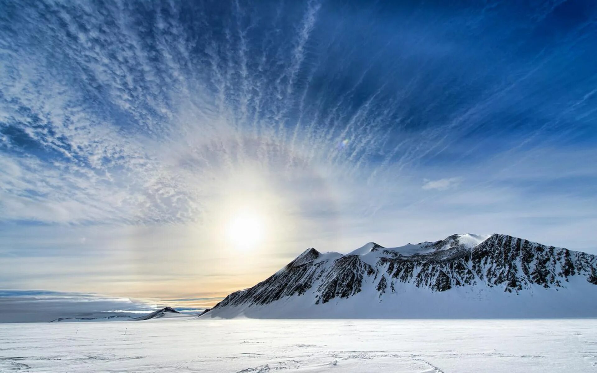 Арктическая пустыня изменение природы. Полярное плато в Антарктиде. Северный полюс Арктика и Антарктика. Арктика Антарктика Антарктида. Северный полюс, Арктика и Южный полюс, Антарктида.