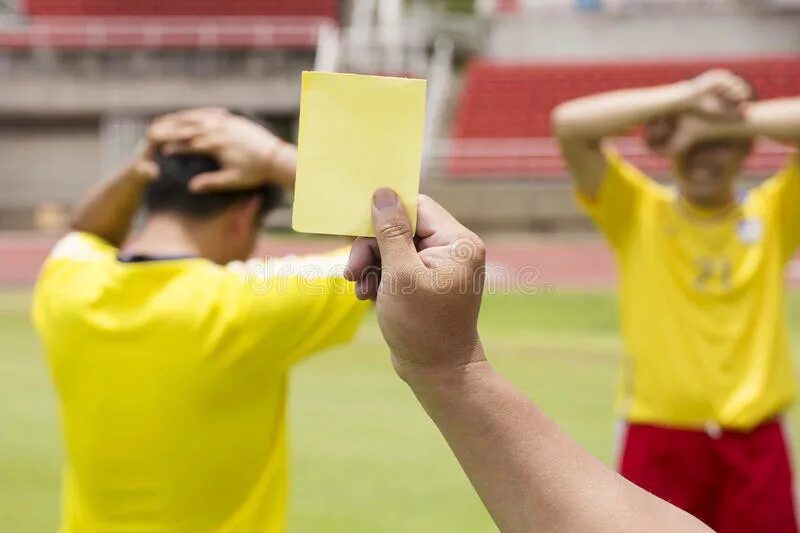 Красная и желтая карточка. Красная карточка в футболе. Желтая карточка в футболе. Красная карточка и желтая карточка.