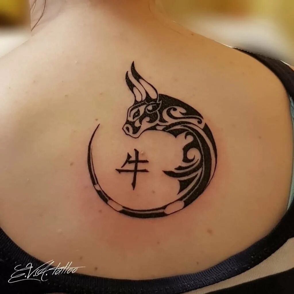 Тату зодиак телец для девушки. Тату знак зодиака телец. Туту знак зодиака телец. Тату телец эскизы для девушек. Тату знаки зодиака.