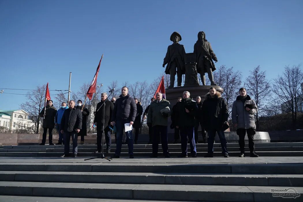 Митинги екатеринбург 2024. Митинг в Екатеринбурге. Екатеринбург митинг за спецоперацию. Митинг в Екатеринбурге сейчас. Русский мир митинг.