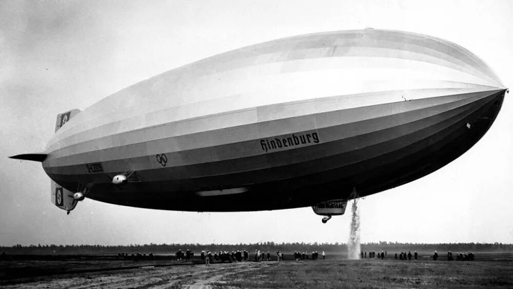 Hindenburg azur. Дирижабль гинденбург. Гинденбург азур лейн. Дирижабль германия фридрихсхафен. 3д модель гинденбурга.