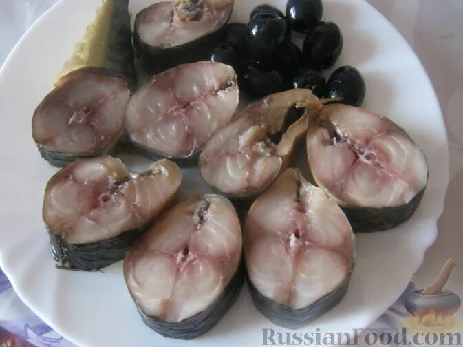 Рецепт приготовления скумбрии маринованной. Маринад на 1кг скумбрии. Скумбрия кусочки фото с маслом и луком. Рецепт приготовления скумбрии маринованной. Рецепт приготовления скумбрии маринованной.