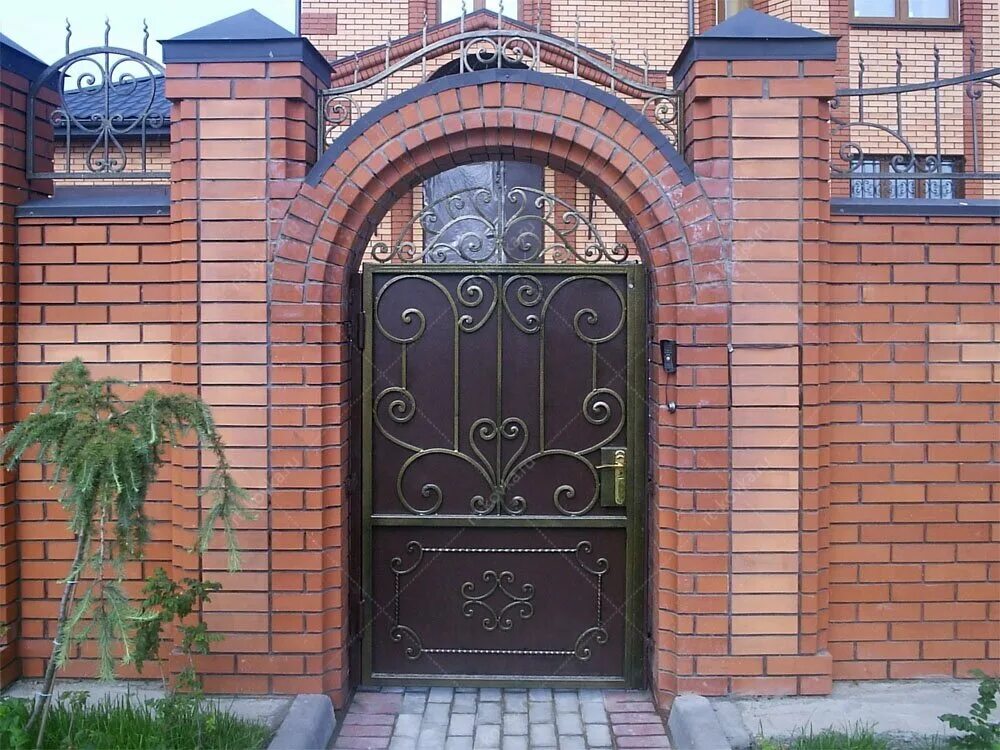Устройство заборов, ограждений, лестниц ворот, навесов в Находке