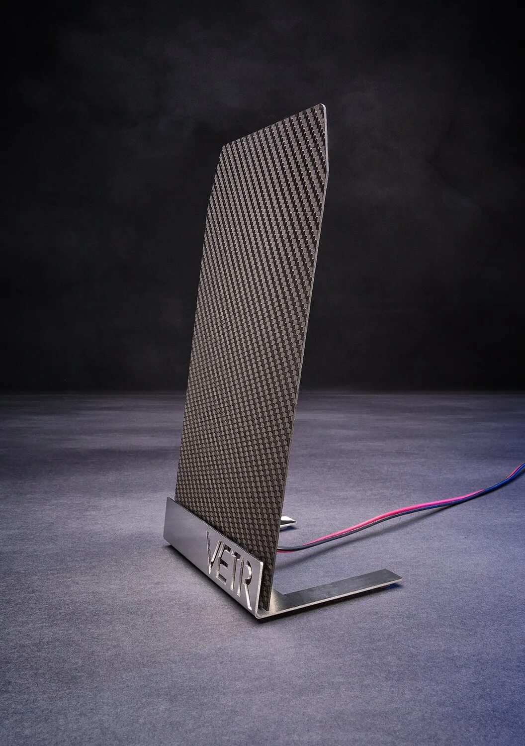 Flat speaker
