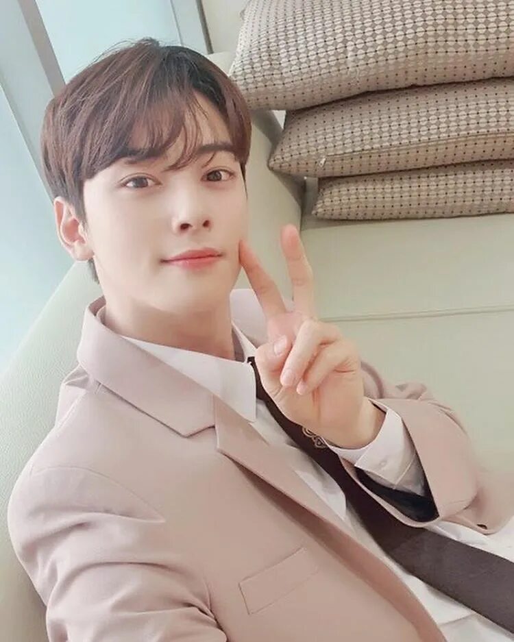 Сколько чха ын у. Чха ын-у. чха ын у 2025. чха ын у astro. cha eun woo astro.
