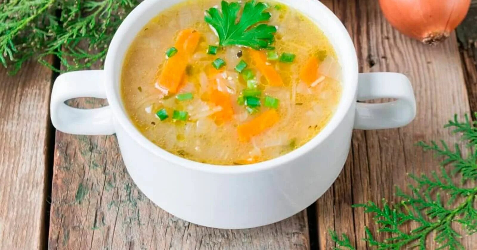 Куриный бульон из филе. Капустная похлебка. Овощной суп. Овощной суп с капустой. Суп на овощном бульоне.