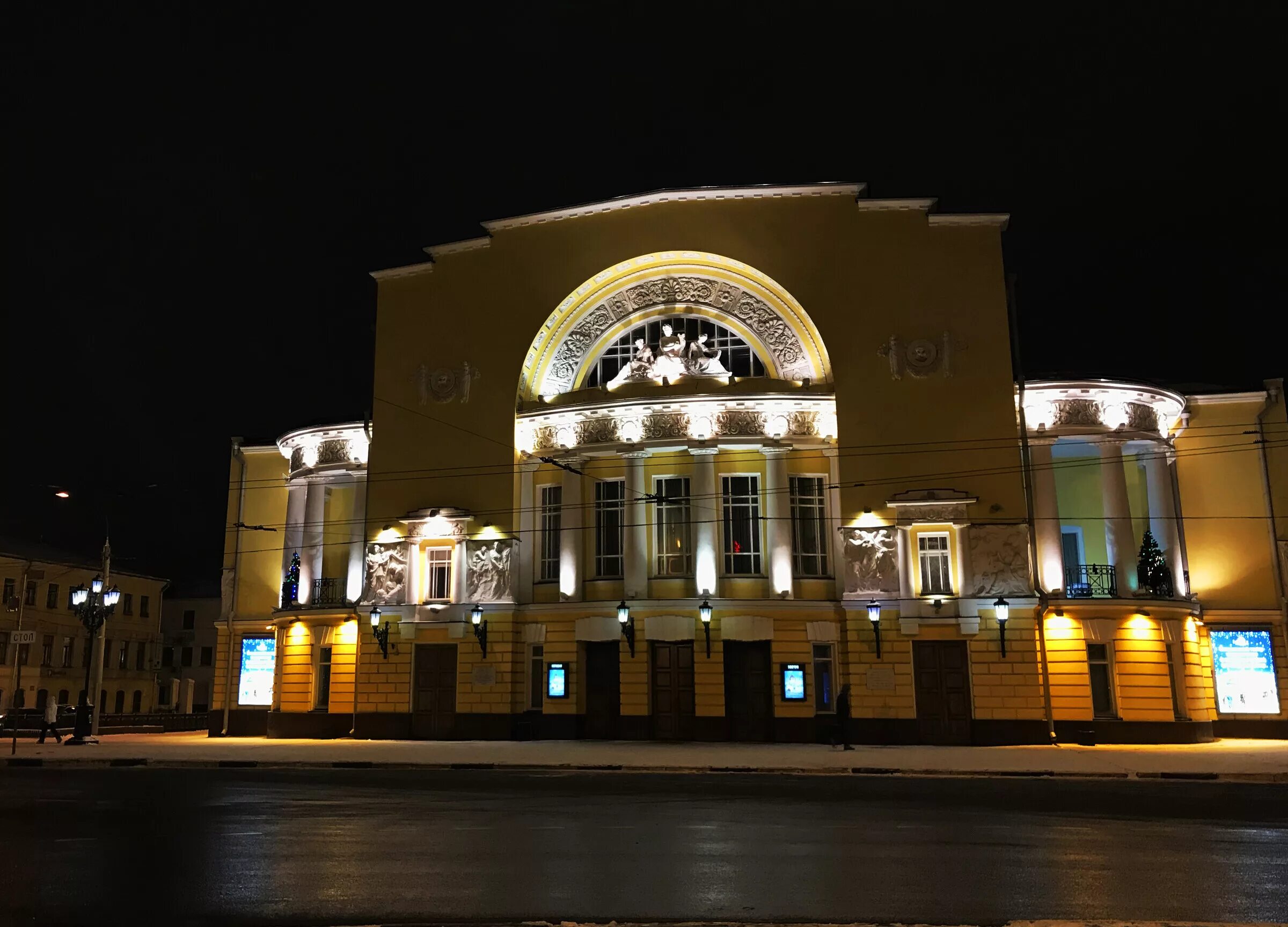 Театр ярославля фото. Драматический театр имени Волкова Ярославль. Театр драмы Федора Волкова Ярославль. Драмтеатр Волкова Ярославль. Первый русский драматический театр Волкова в Ярославле.