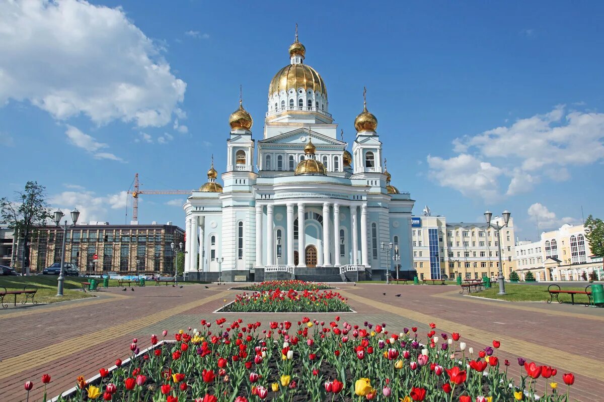 Сколько сегодня в саранске. Мордовия Саранск храм Федора Ушакова. Соборная площадь Саранск. Мордовия столица Республики Саранск достопримечательности.