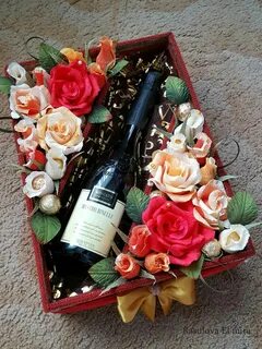 Бутылка вина и конфеты