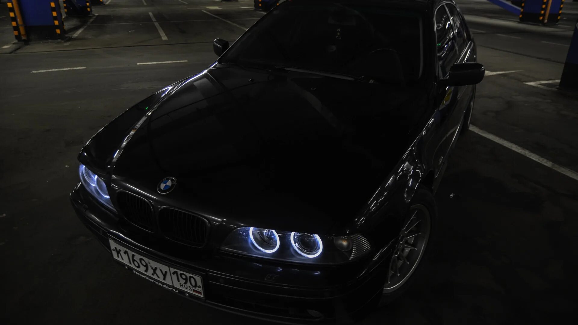 Тонированная bmw. Бмв м 5 матовая. Бмв м5 тонированная. Бмв м5 белая. Bmw 5 тонированная.
