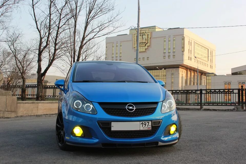 Фары opel corsa d. Ангельские глазки на Опель Корса. Фара Опель Корса с. Opel Corsa d Tuning. Фонарь Opel Corsa d OPC.