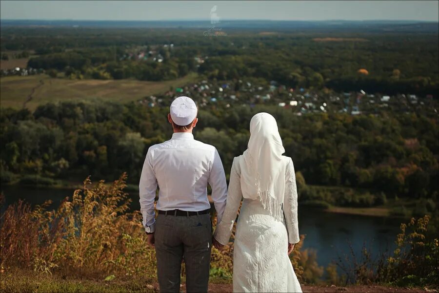 После никях. Никах фотосессия на природе. Жених и невеста со спины. Никах девушка. Татарская свадьба.