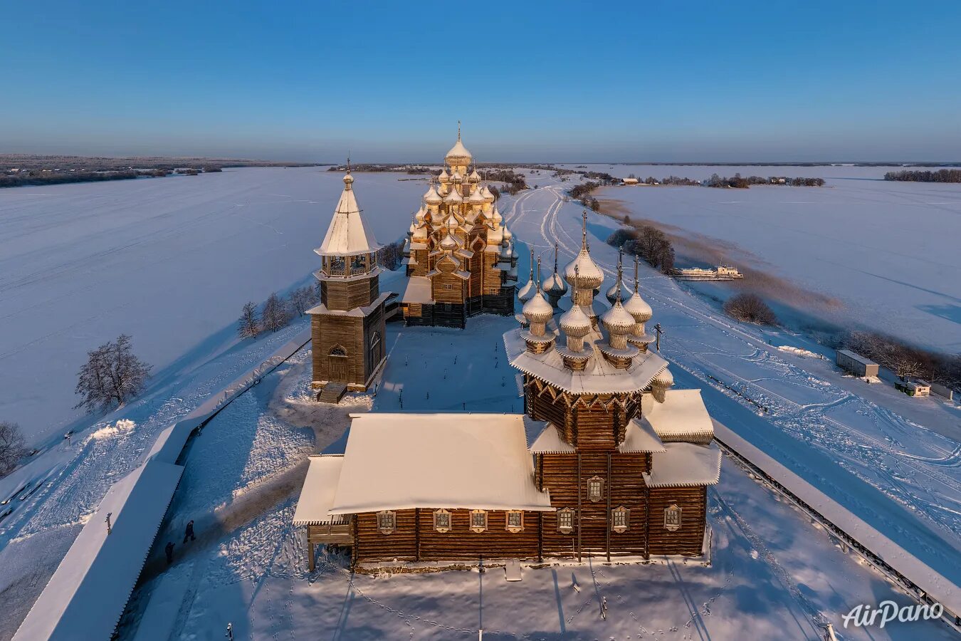 Сортавала кижи. Петрозаводск остров Кижи. Оятевщина Кижи. Остров Кижи зимой. Кижи из Петрозаводска.