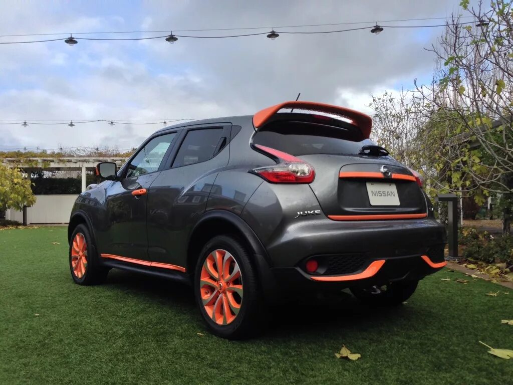 Nissan Juke двухдверный. Красный тюнингованный Nissan Juke. Nissan Juke Nismo красный. Жук тюнинг