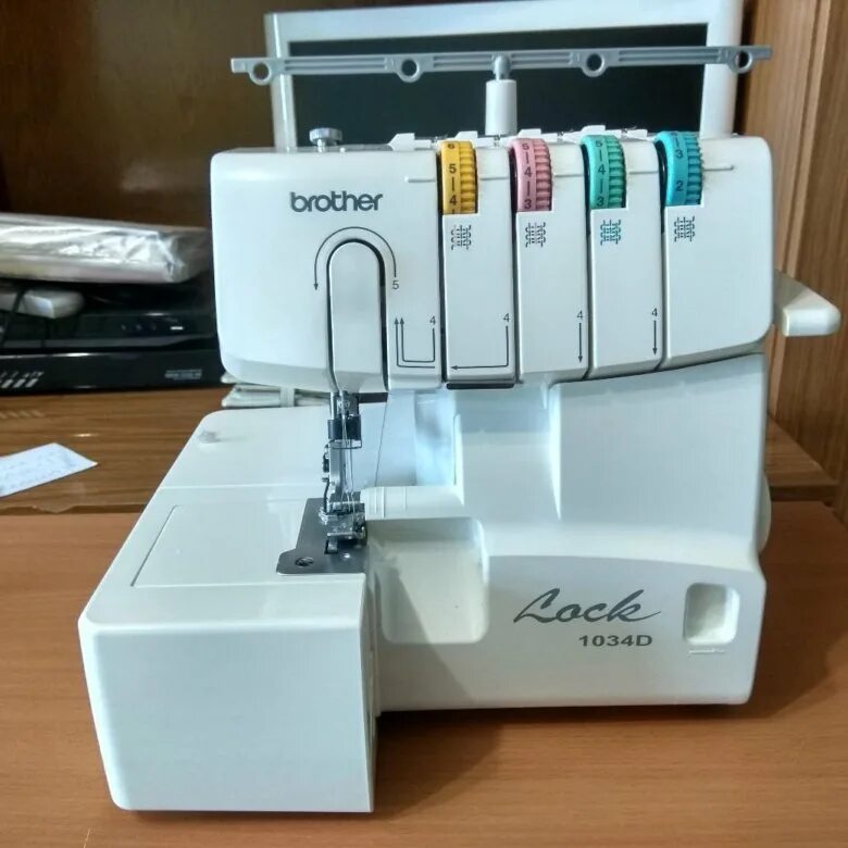 Оверлок brother lock 1034. Оверлок бразер 5100d. Brother lock. Оверлок 4100d brother с обычными катушками. Brother 9800ld оверлок.