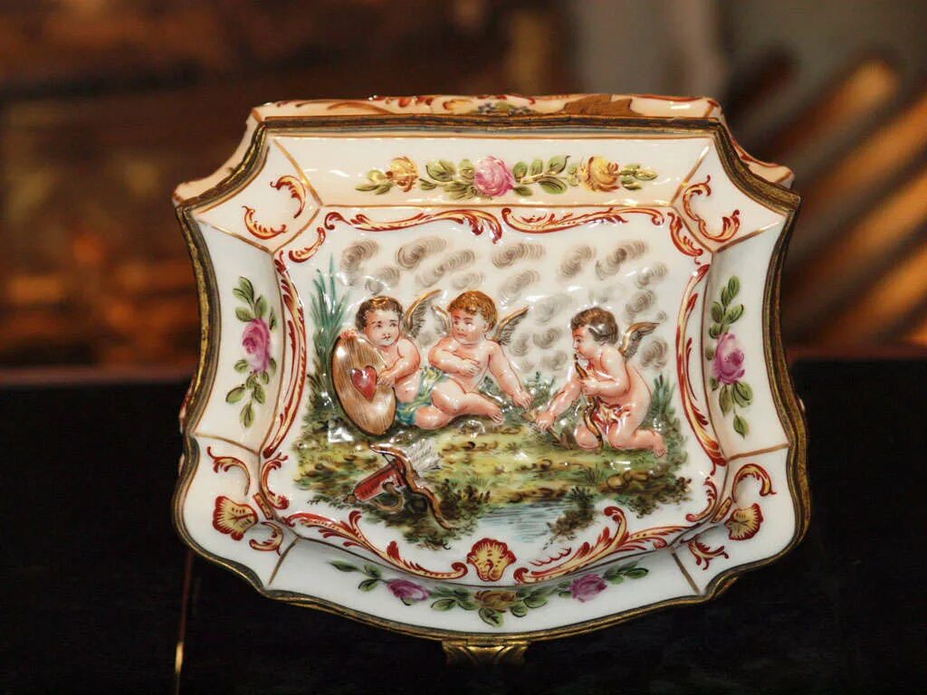 Фарфор клеймо ф. Шкатулки capodimonte. capodimonte фарфор шкатулка. неаполитанский фарфор каподимонте. фарфор шкатулка клеймо каподимонте.