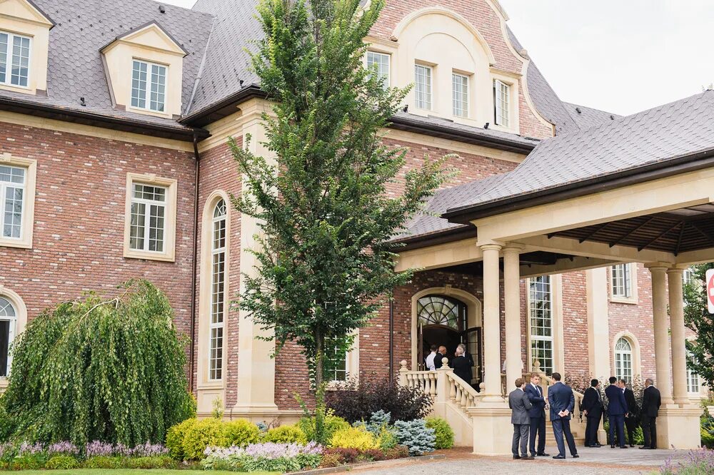 Поместье агаларов эстейт. Агаларов эстейт гольф. Поселок агаларов эстейт подмосковье. Загородное поместье agalarov estate. Эстейт.