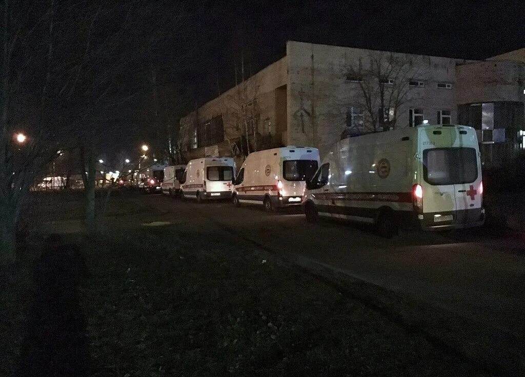 Теракт в белгороде сегодня последние новости. Скорая ночью. Больница скорая ночь. Городская больница ночью.