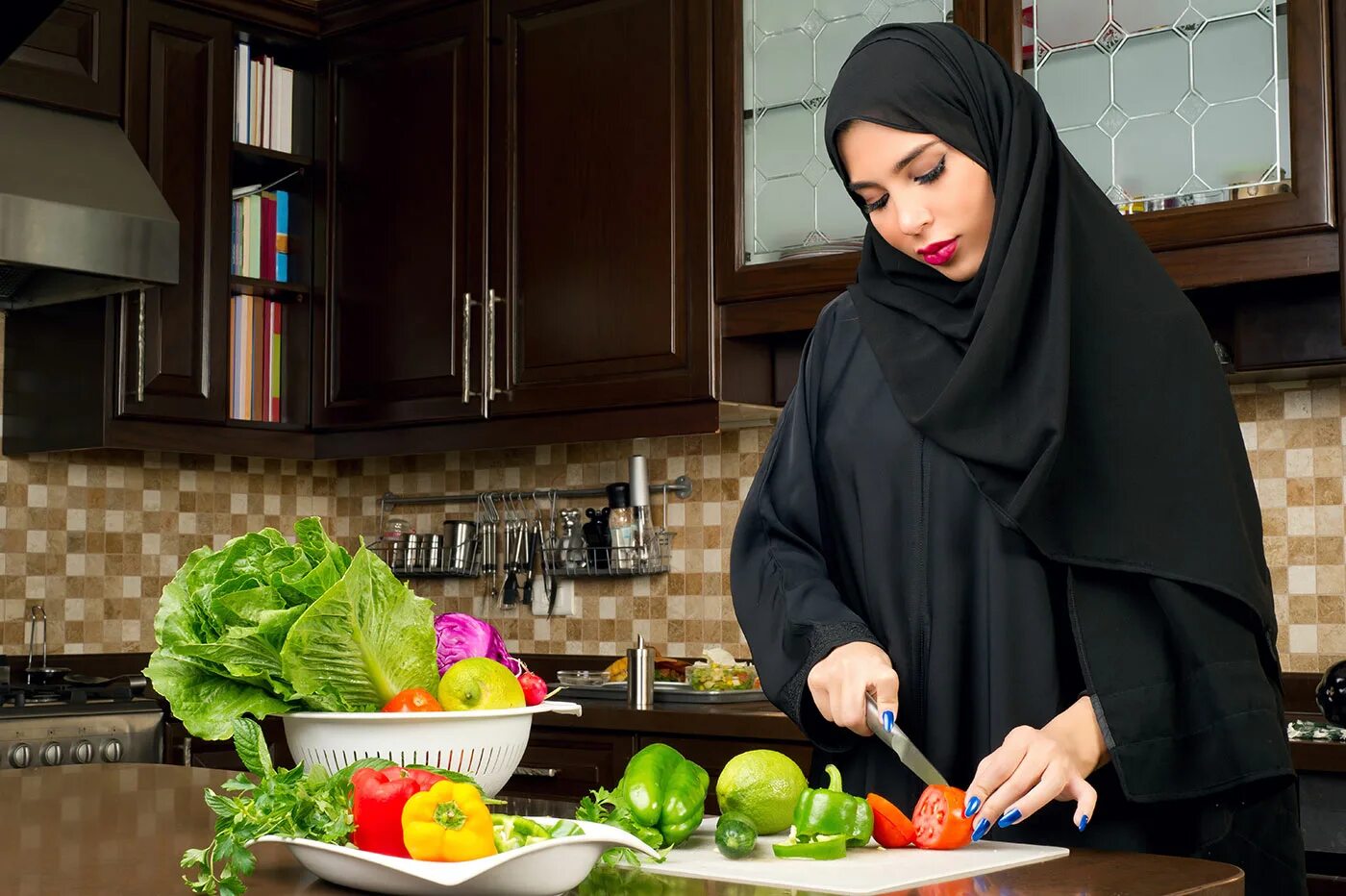 Блюда сирии. Сирия кухня национальная. Арабку на кухне. Арабку на кухне. Арабские женщины готовят.