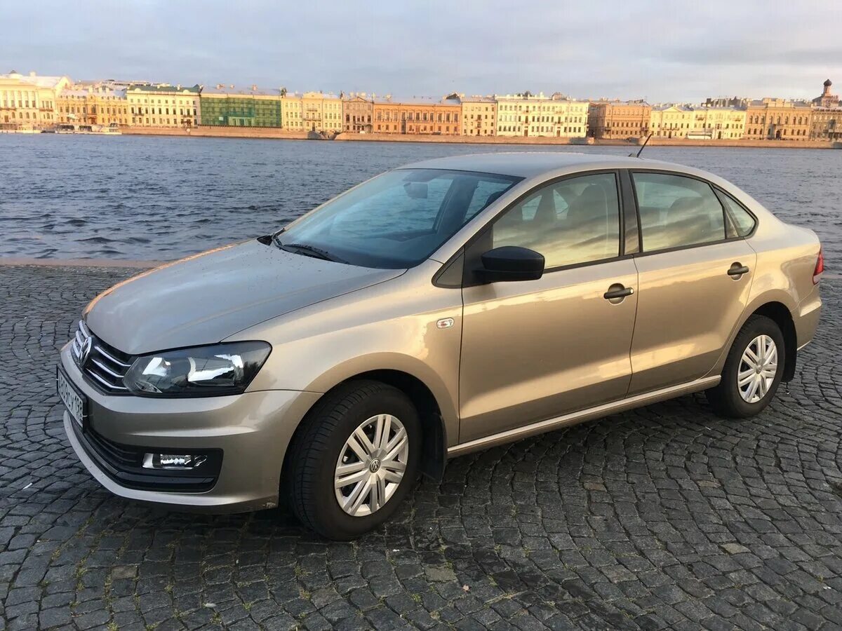 Polo 2015 год. Volkswagen Polo sedan 2018. Фольксваген поло беж. Фольксваген поло 2015 года. Фольксваген поло бежевый металлик.