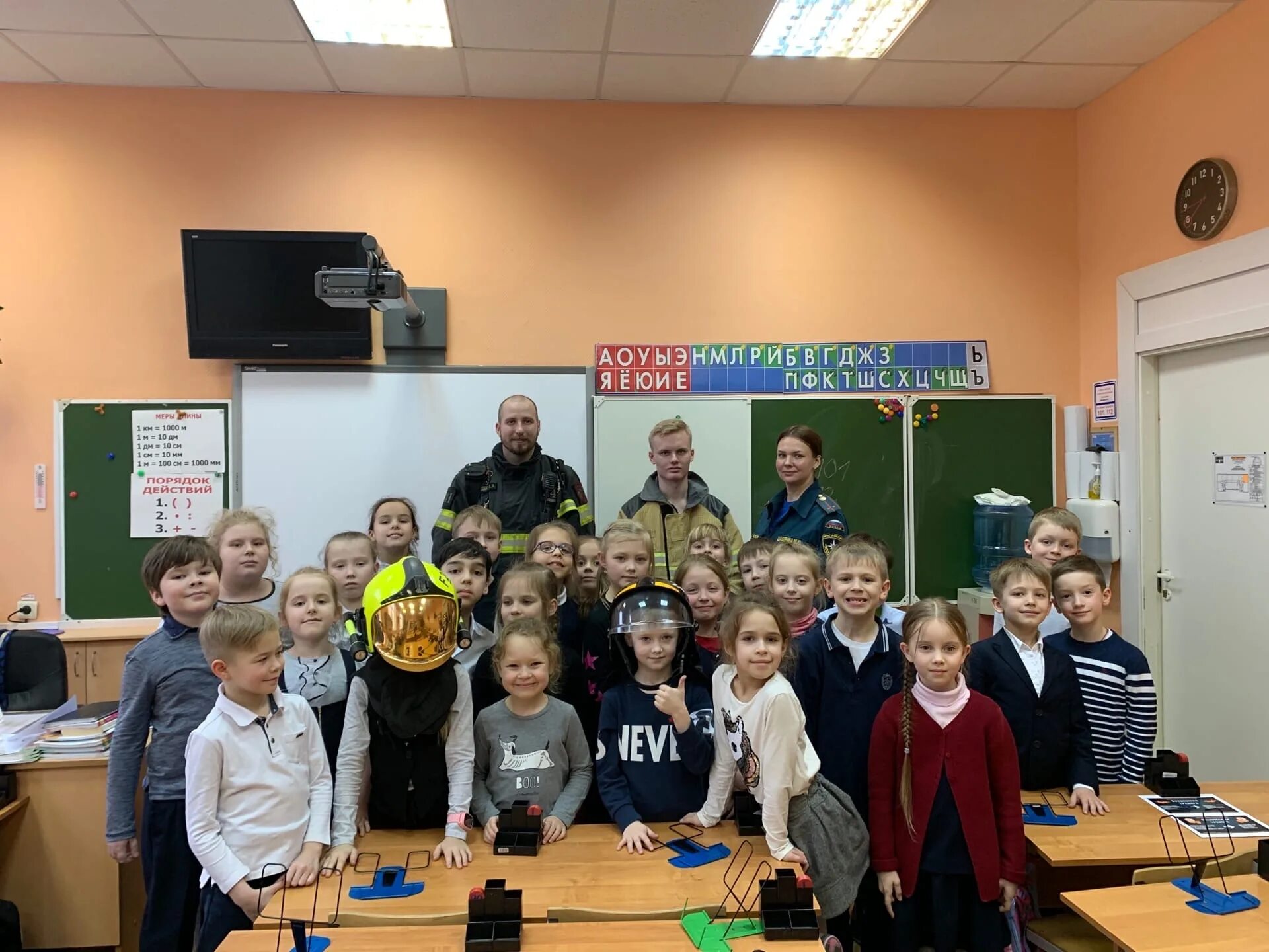 Педагоги гбоу школа 1862 москва. Школа 1862 москва учителя. Классы 1862. 1862 школа симферопольский бульвар. Классы 1862.