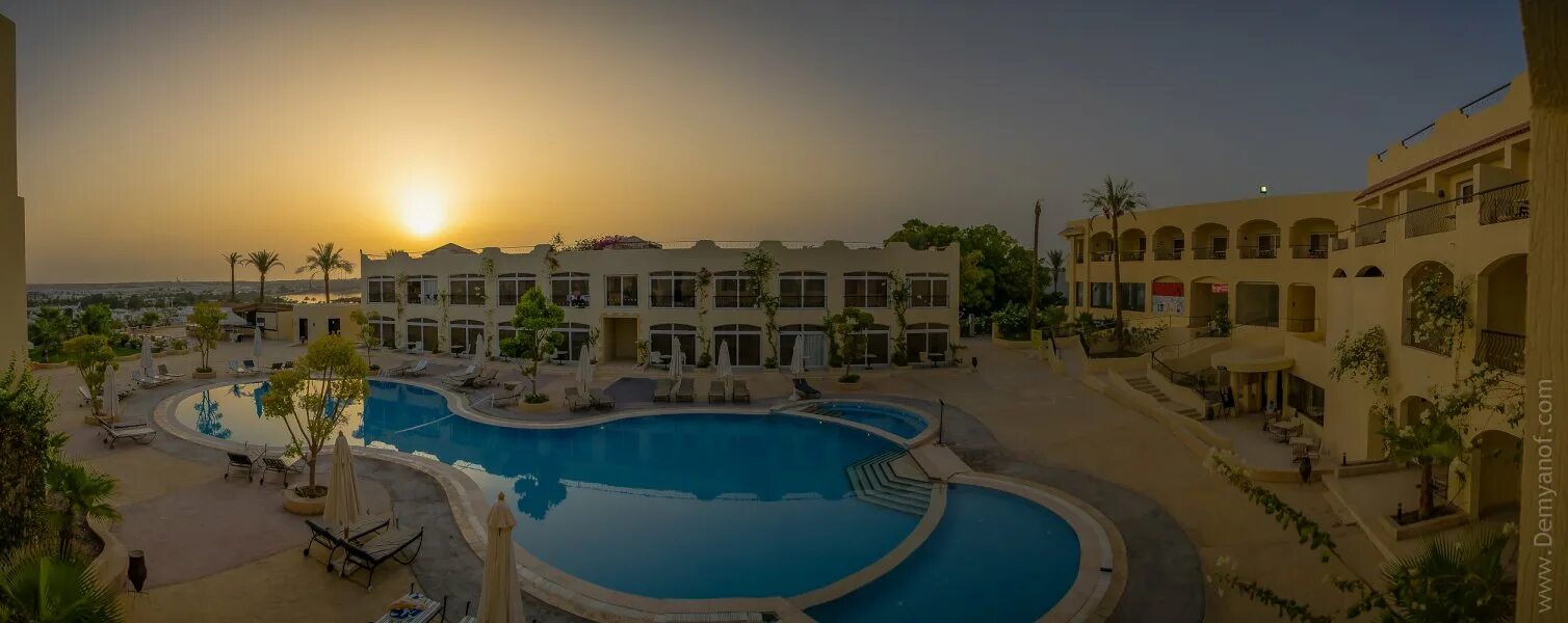 Египет отель naama bay resort. Royal oasis. Royal oasis. Royal oasis. Сентидо риф оазис бич резорт шарм-эль-шейх.
