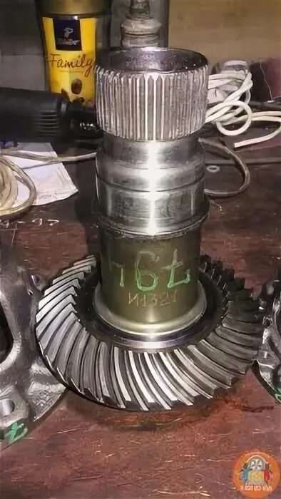 Вал углового редуктора. Угловой редуктор manitou. 605в. Угловой редуктор хонда mdx. Вал углового редуктора.