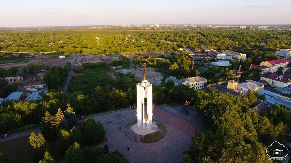 Ковид в брянске. Покровская гора Брянск. Мемориальный комплекс Покровская гора Брянск. Покровская гора Брянск вид на город. Памятник Пересвету Покровская гора Брянск.